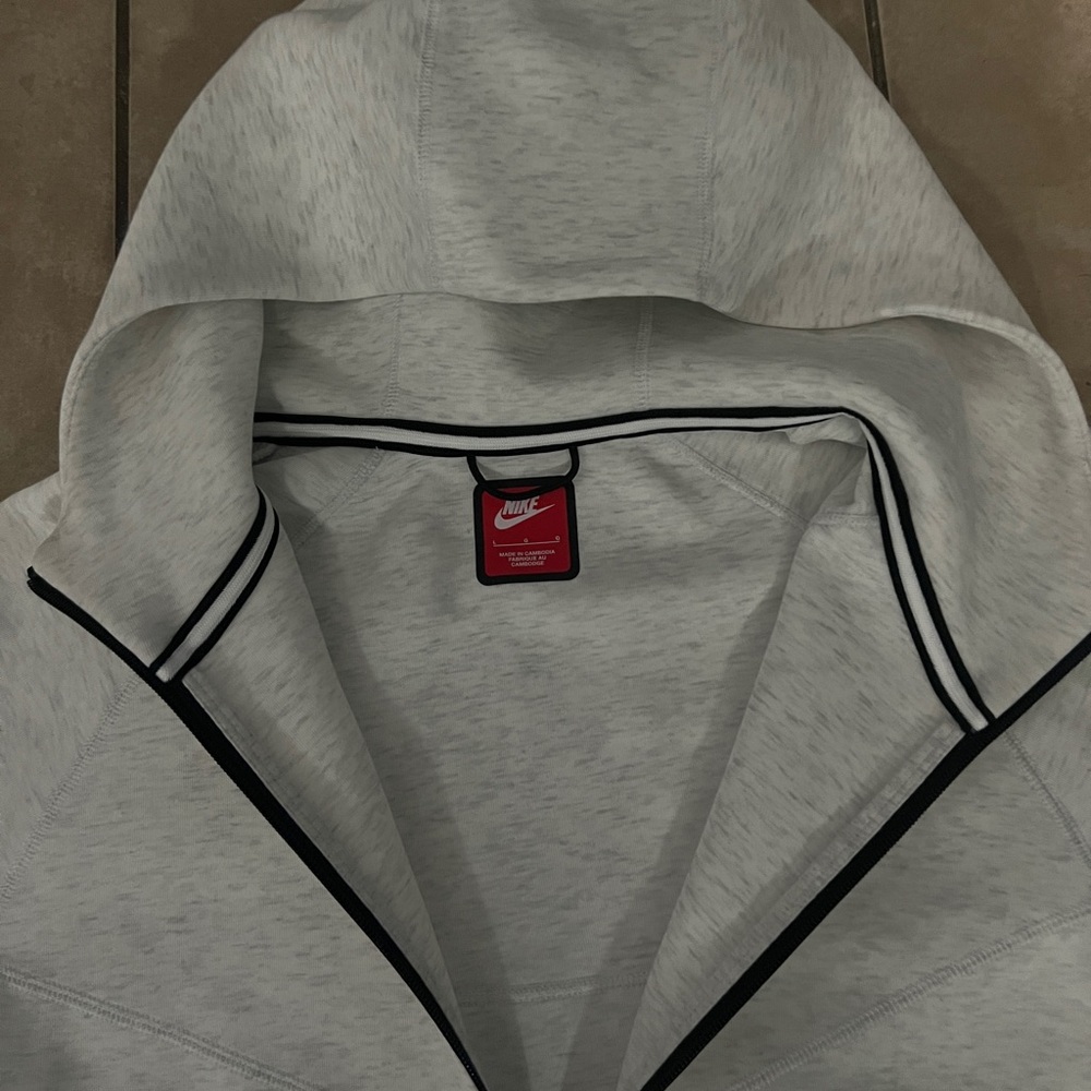 Nike tech - Picture 3 of 3